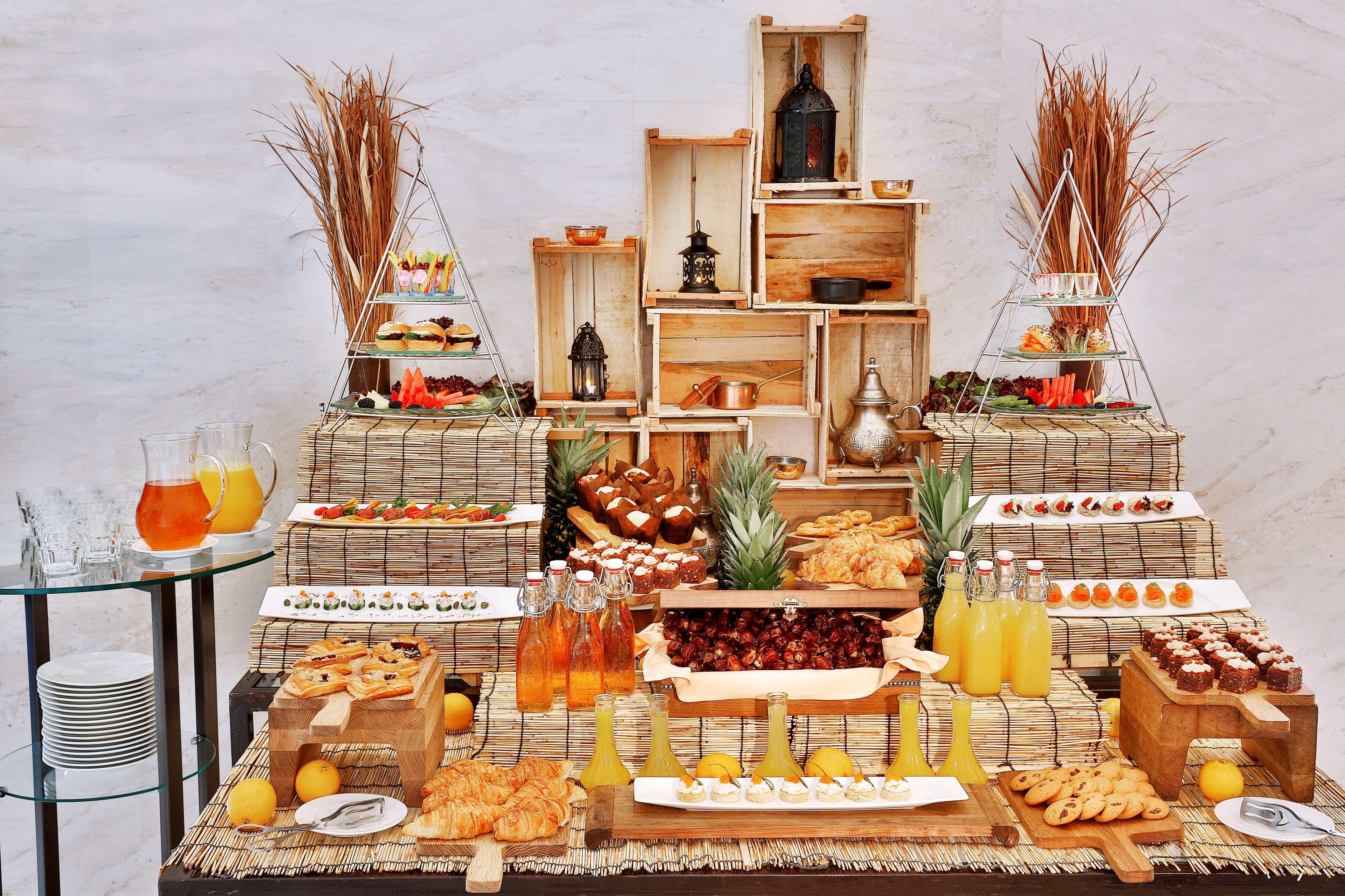 Doubletree By Hilton Resort & Spa Marjan Island Рас ал Хайм Екстериор снимка A dessert buffet