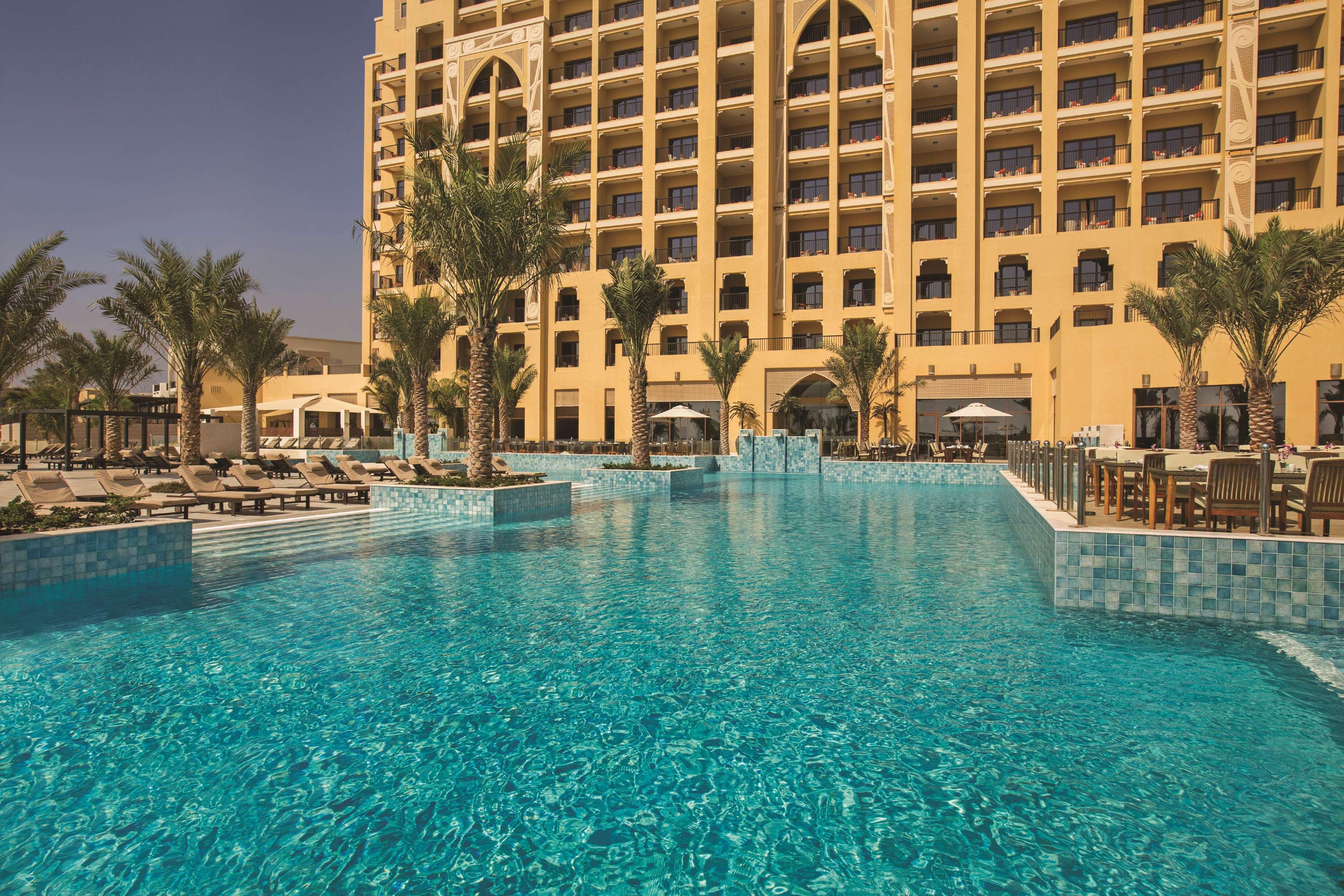 Doubletree By Hilton Resort & Spa Marjan Island Рас ал Хайм Екстериор снимка The pool at the Jumeirah Beach Hotel