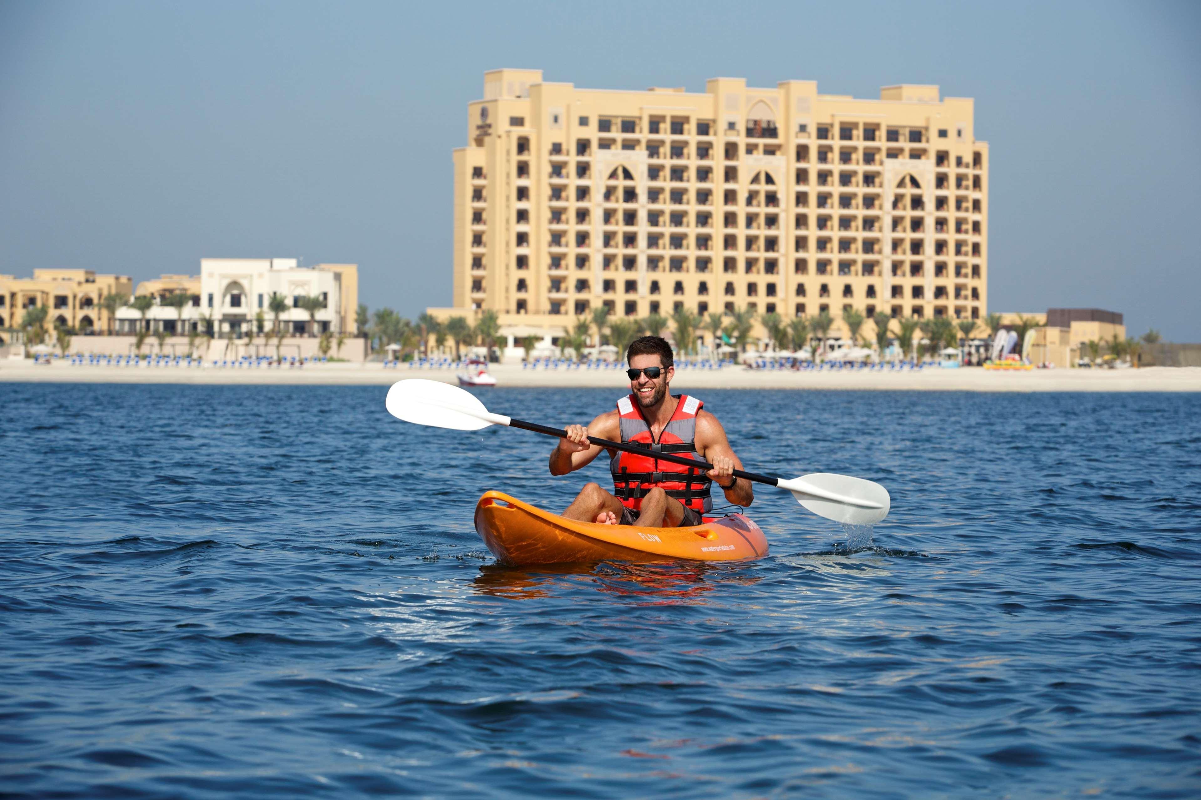 Doubletree By Hilton Resort & Spa Marjan Island Рас ал Хайм Екстериор снимка Kayaking at Jumeirah Beach Hotel