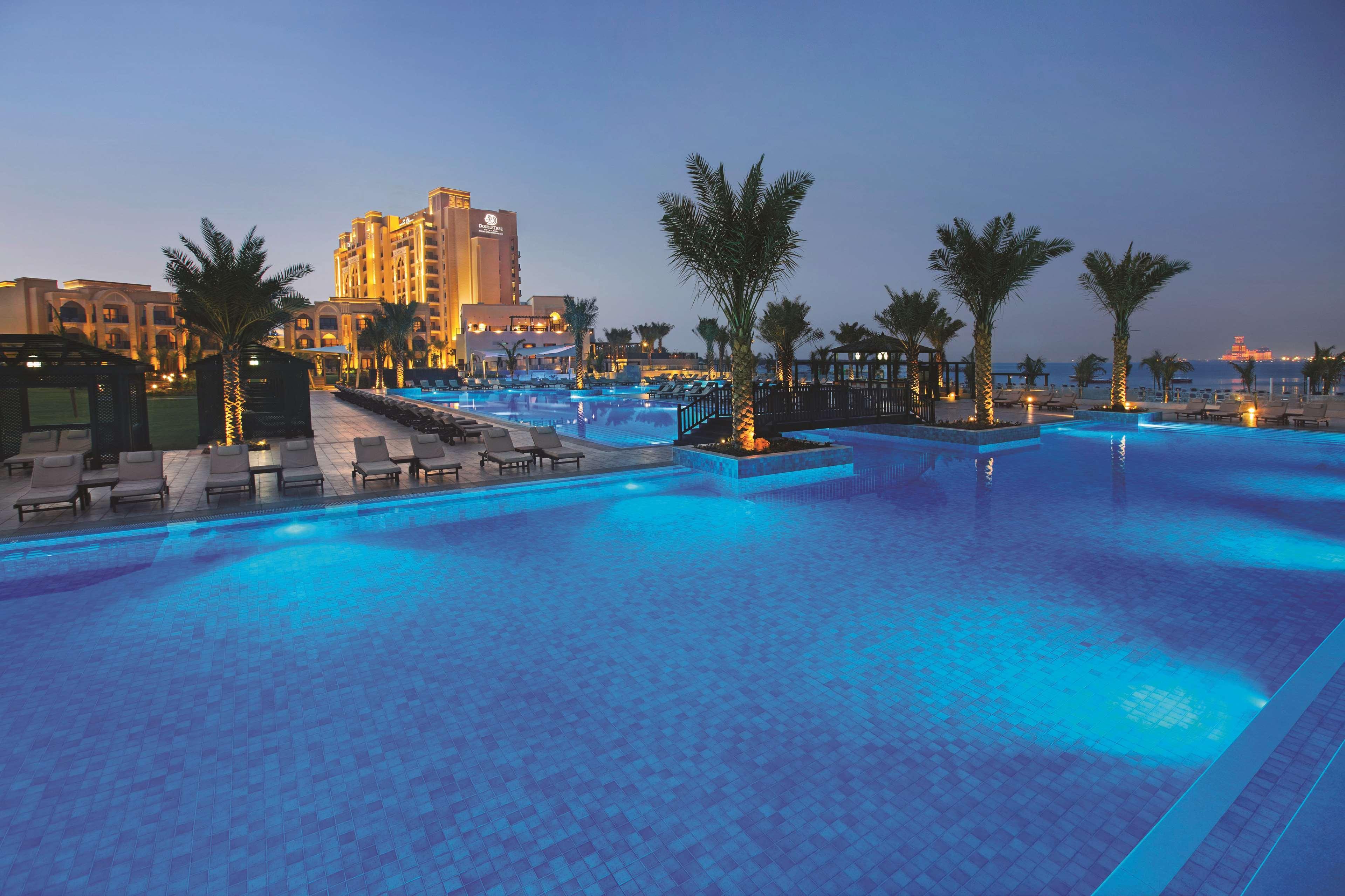 Doubletree By Hilton Resort & Spa Marjan Island Рас ал Хайм Екстериор снимка The pool at the Atlantis, The Palm
